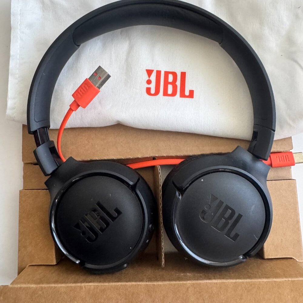 JBL Tune 520BT Wireless Headphones Black Bluetooth 57H Battery Open Box - Picture 3 of 10